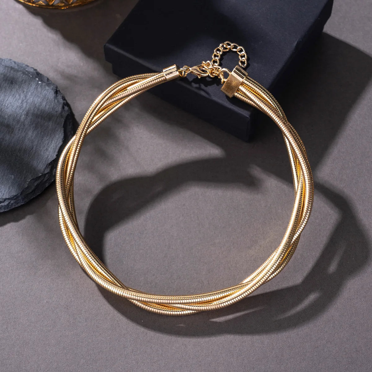 Women's Twist Interlock Chain Necklace